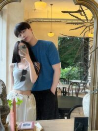 Ảnh bìa của Sau Tất Cả Giông Bão Chúng Ta Vẫn Ở Bên Nhau