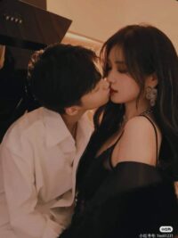Ảnh bìa của Tình Yêu Dấu Dưới Lớp Bạc