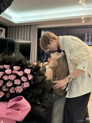 Ảnh bìa của Vượt Ngàn Dặm Yêu Anh