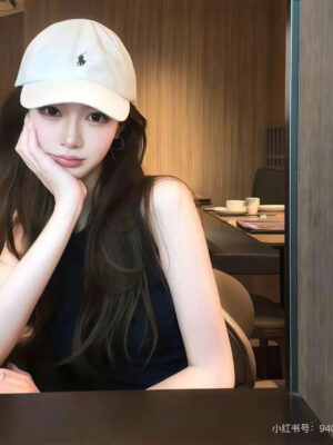 Ảnh bìa của Váy Cũ, Tình Mới